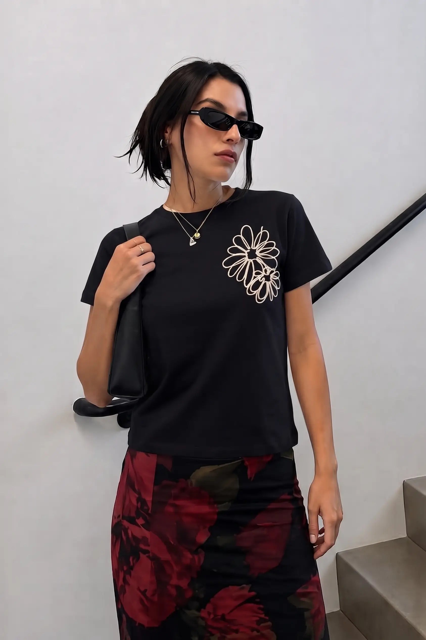 % 100 Pamuk Regular/Normal Kalıp Çiçek Nakışlı Örme T-Shirt