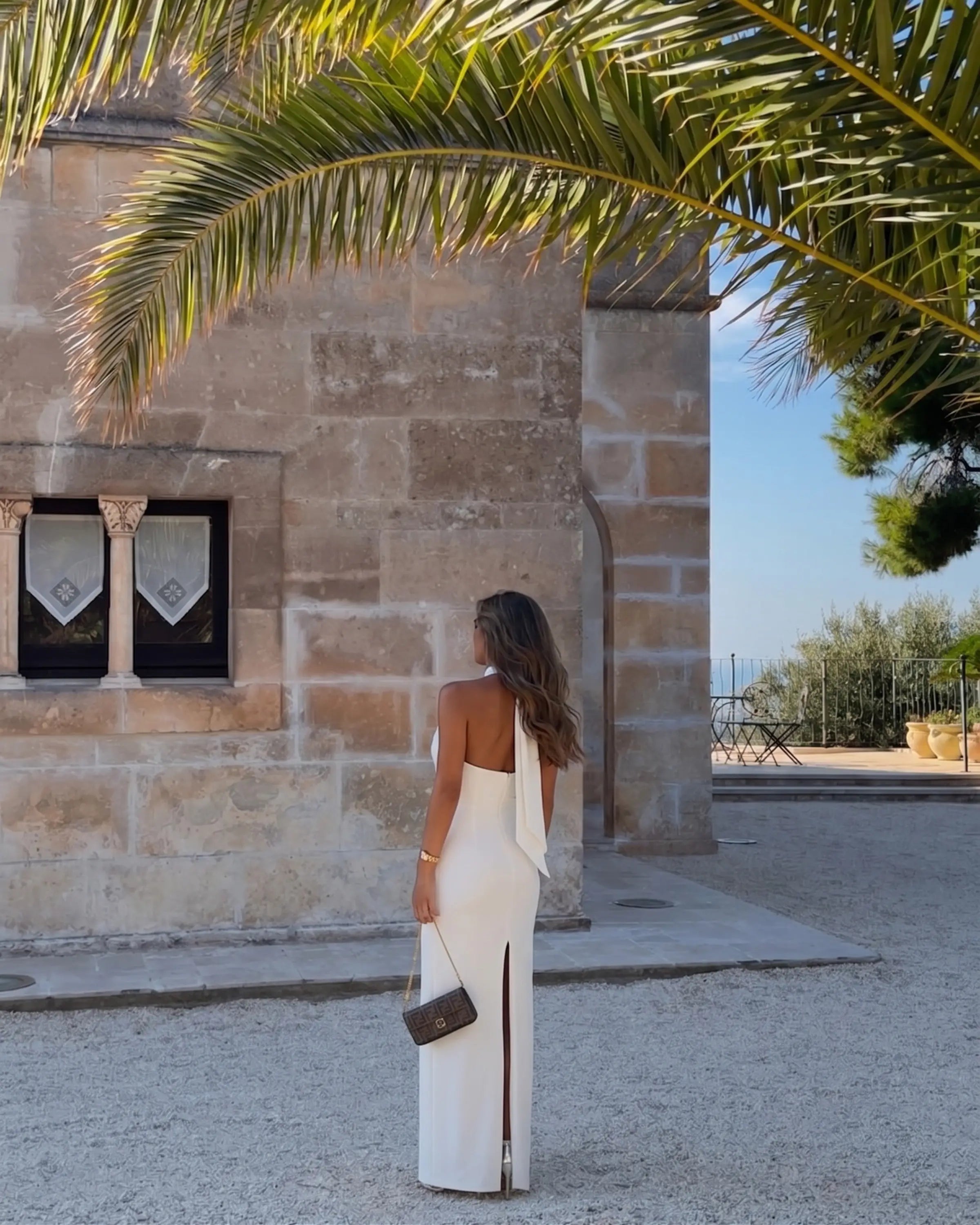 Beyaz Omuz Gül Detaylı Elbise