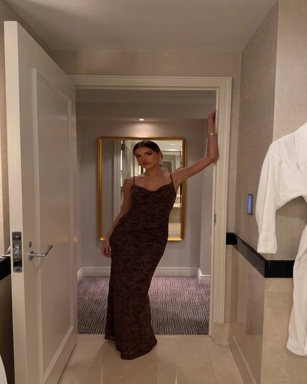 Kahverengi Kabartma Baskılı Bodycon Abiye