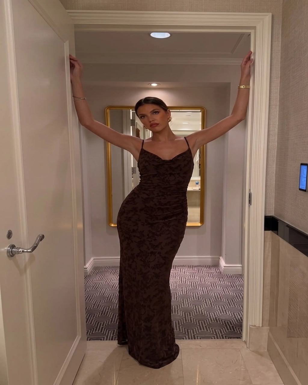 Kahverengi Kabartma Baskılı Bodycon Abiye